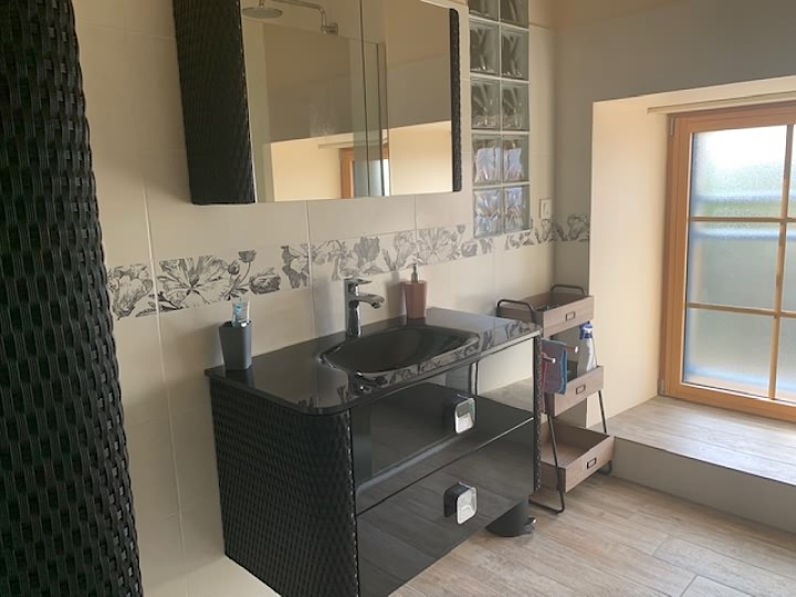 Maison en pierre de 3 chambres à vendre près de Le Sourn