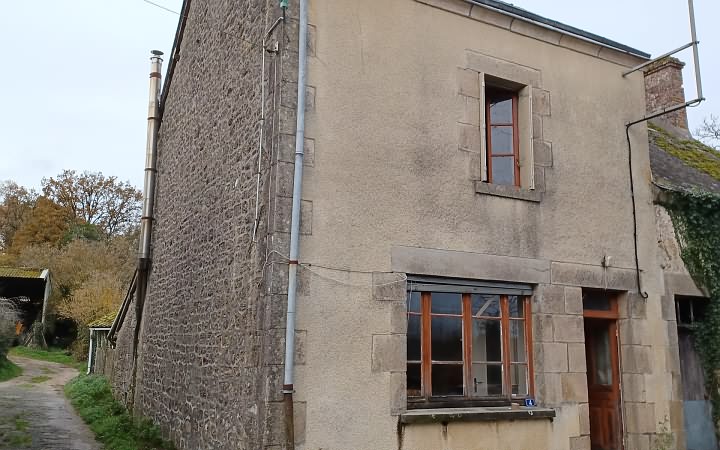 Maison en pierre de 2 chambres à vendre près de Naillat