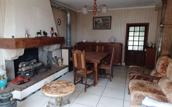 Maison en pierre de 2 chambres à vendre près de Naillat