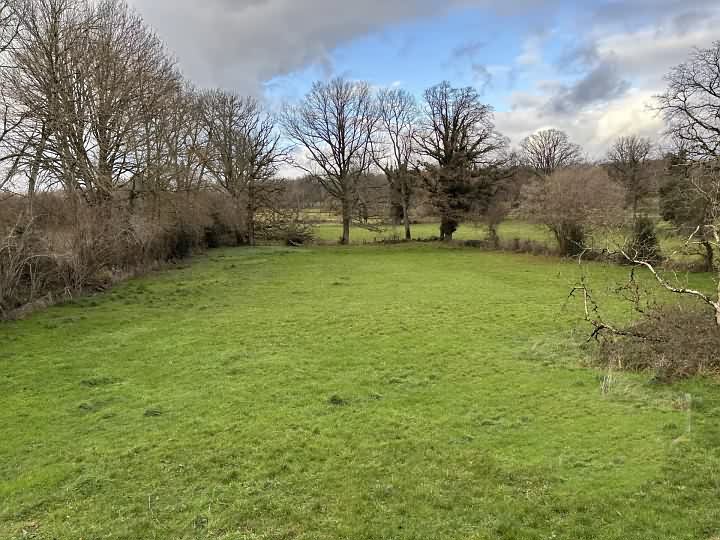 Stone house to renovate near Farges