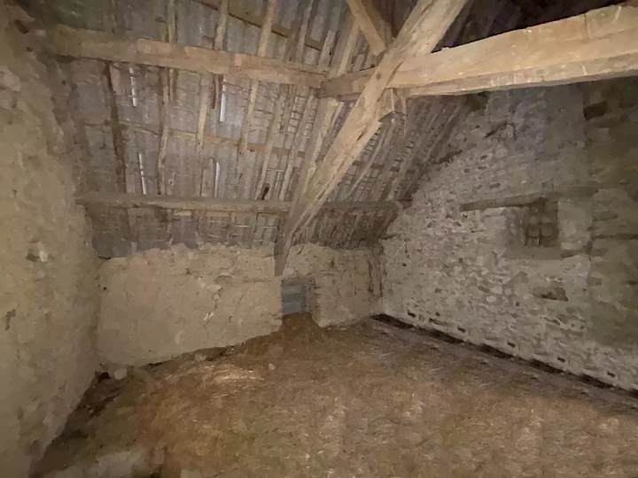 Stone house to renovate near Farges