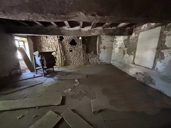 Stone house to renovate near Farges