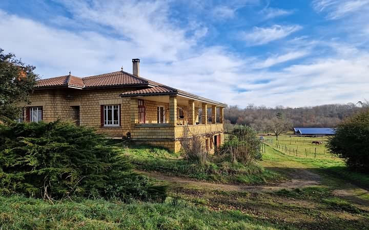 4 bed stone house for sale near Dordogne and Lot