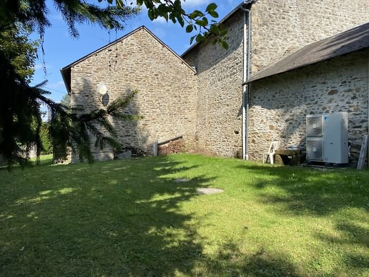 5 bed stone house for sale near Bujaleuf