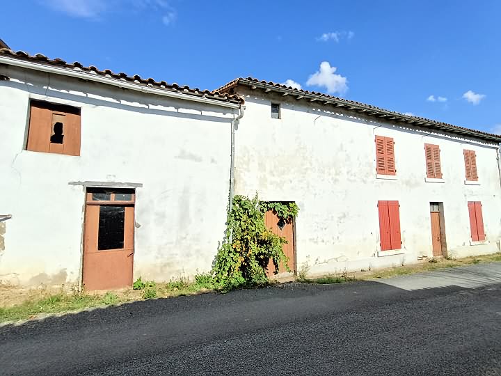 Stone house to renovate near Gentray