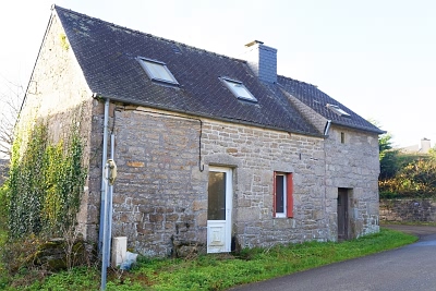 Stone house to renovate near Keraden