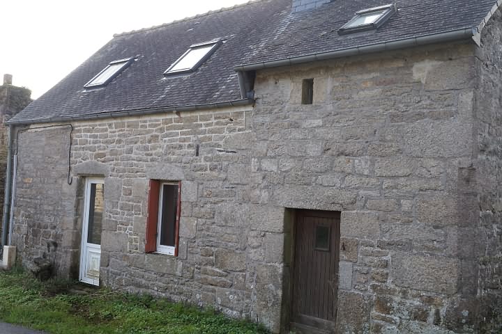 Stone house to renovate near Keraden