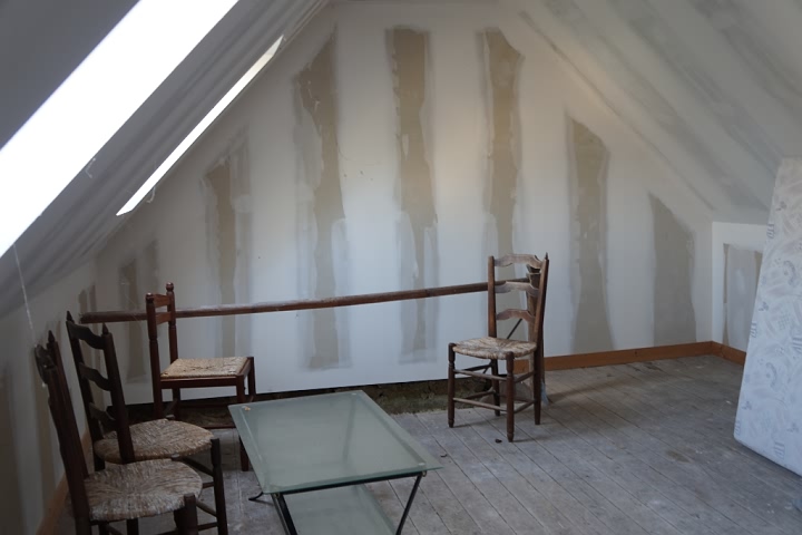 Stone house to renovate near Keraden