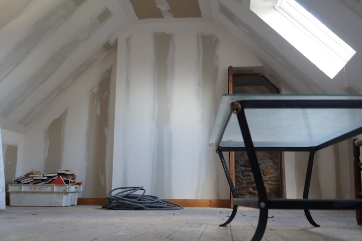 Stone house to renovate near Keraden