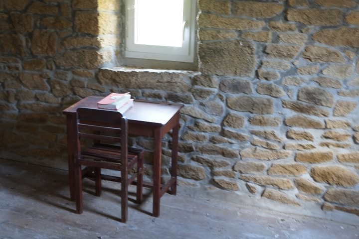 Stone house to renovate near Keraden