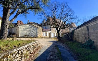 4 bed stone house for sale near Ajat