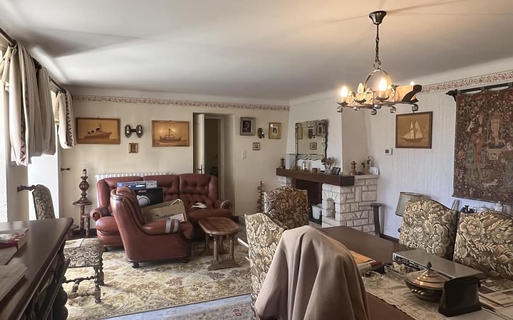 4 bed stone house for sale near Ajat