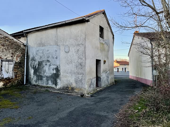 Stone house to renovate near Ansac Sur Vienne