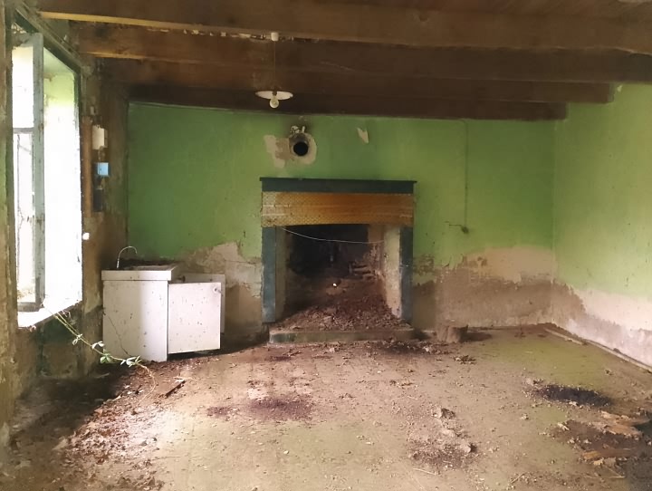Stone house to renovate near Mohon