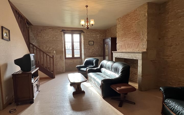 4 bed stone house for sale near Ajat