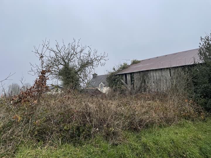 Stone house to renovate near Saint Vran