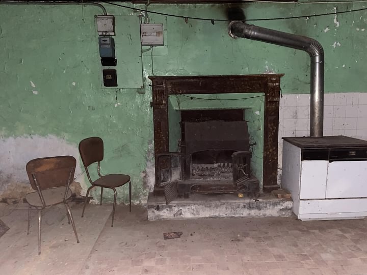 Stone house to renovate near Saint Vran