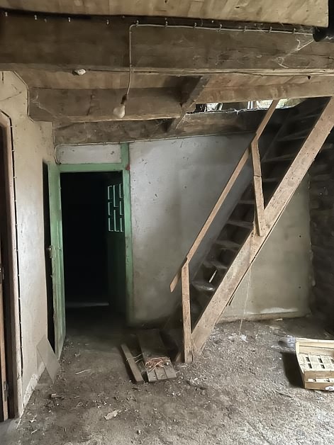 Stone house to renovate near Saint Vran