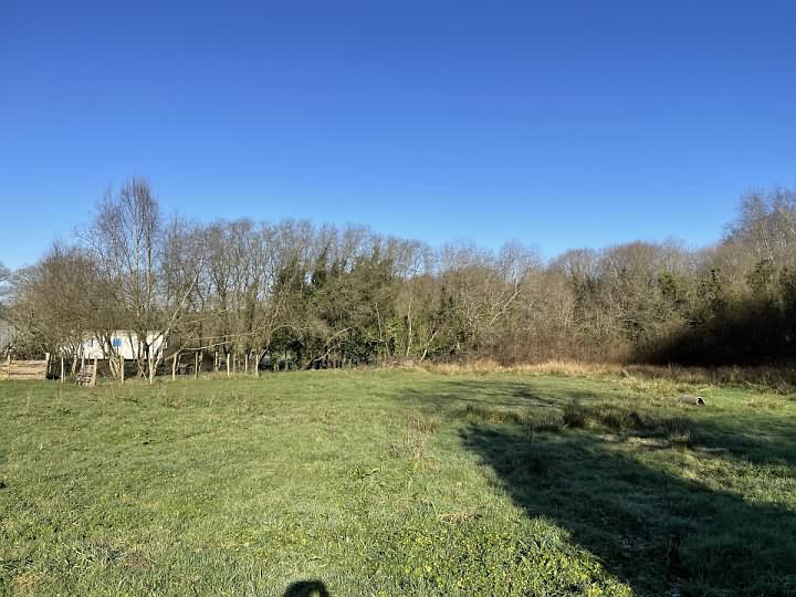 Stone barn to renovate near Saint Vran