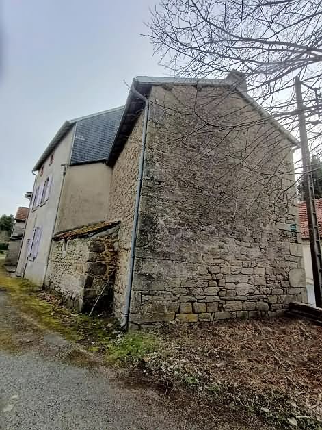 Stone house to renovate near Farges