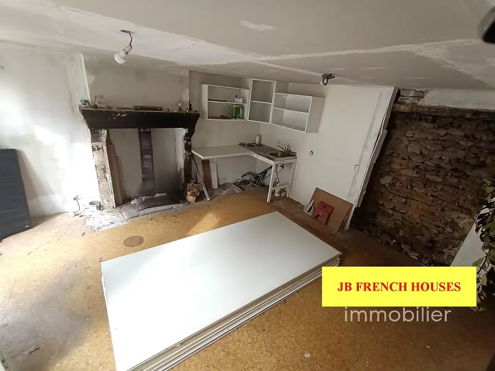 Stone house to renovate near Farges