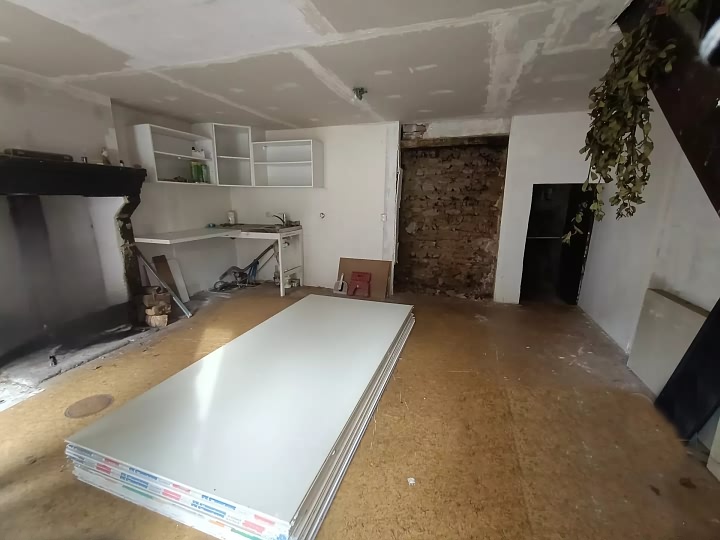 Stone house to renovate near Farges