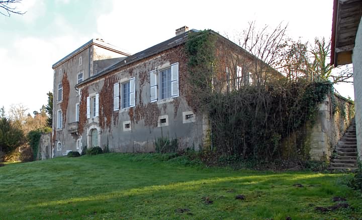 7 bed stone house for sale near Vanxains