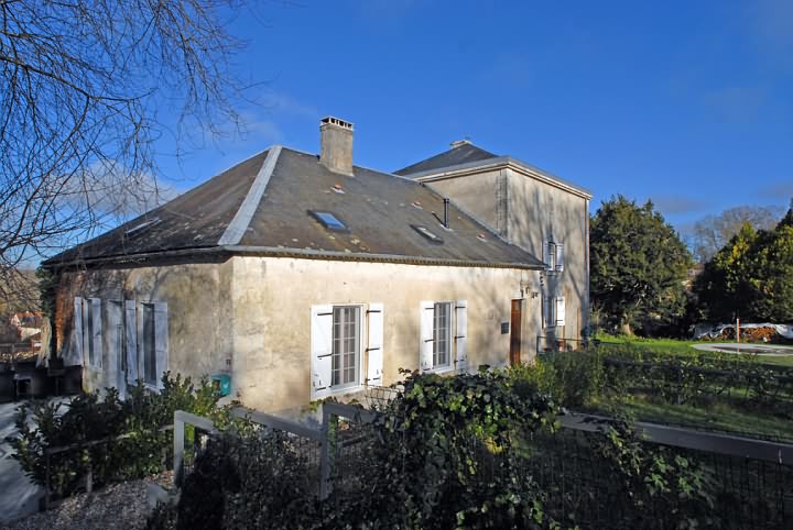 7 bed stone house for sale near Vanxains