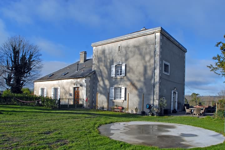 7 bed stone house for sale near Vanxains
