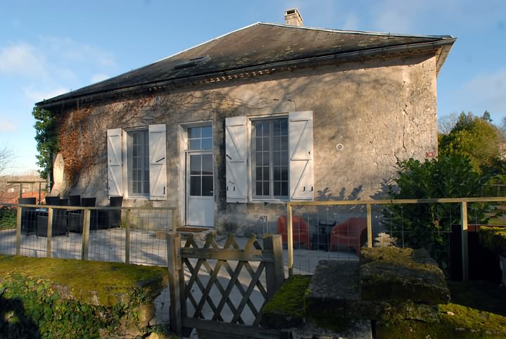 7 bed stone house for sale near Vanxains