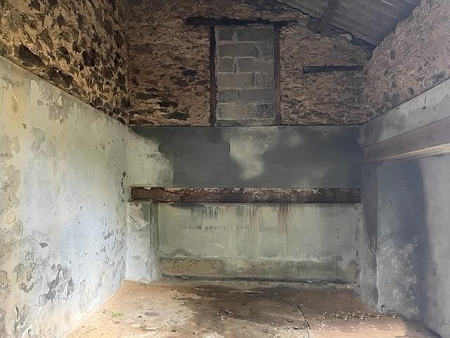 Stone house to renovate near Affieux