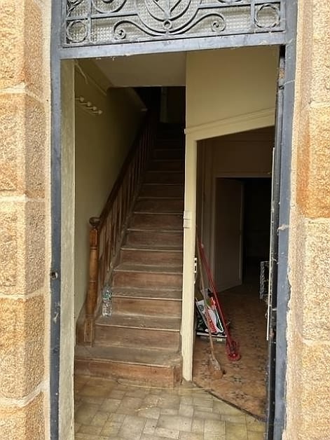 Stone house to renovate near Affieux