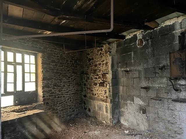 Stone house to renovate near Affieux