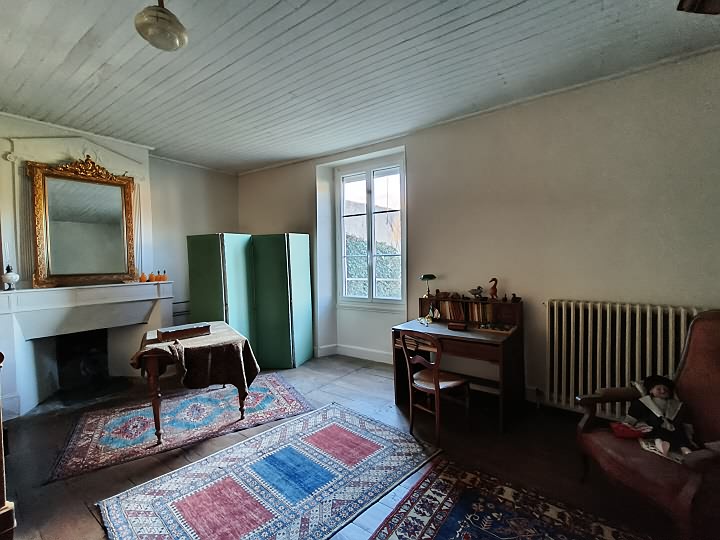 7 bed stone house for sale near Gentray