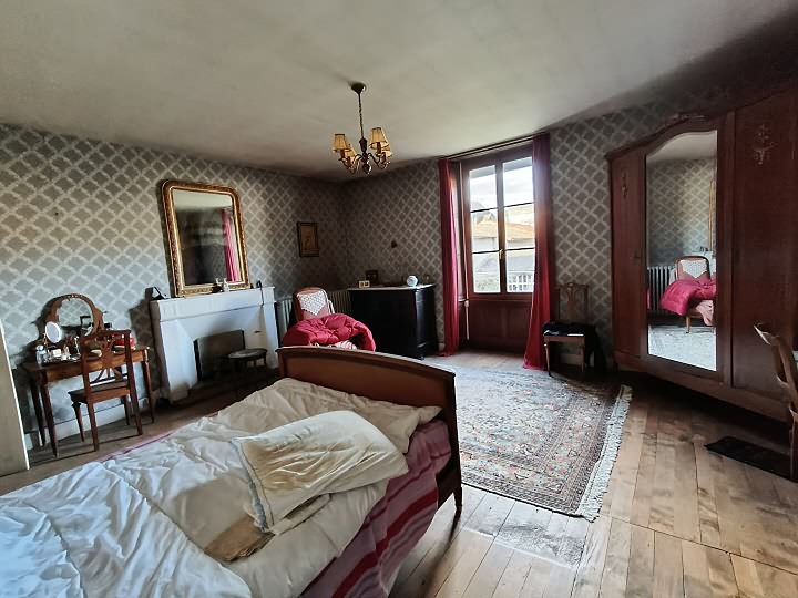7 bed stone house for sale near Gentray