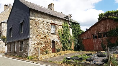 Stone house to renovate near Jarry