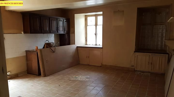 Stone house to renovate near Jarry
