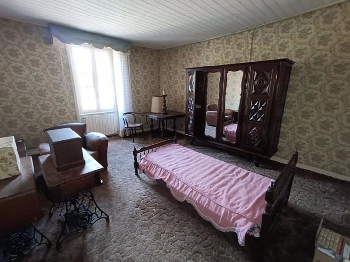4 bed stone house for sale near Perret