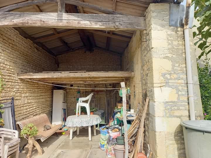 Stone barn for sale near Aizet