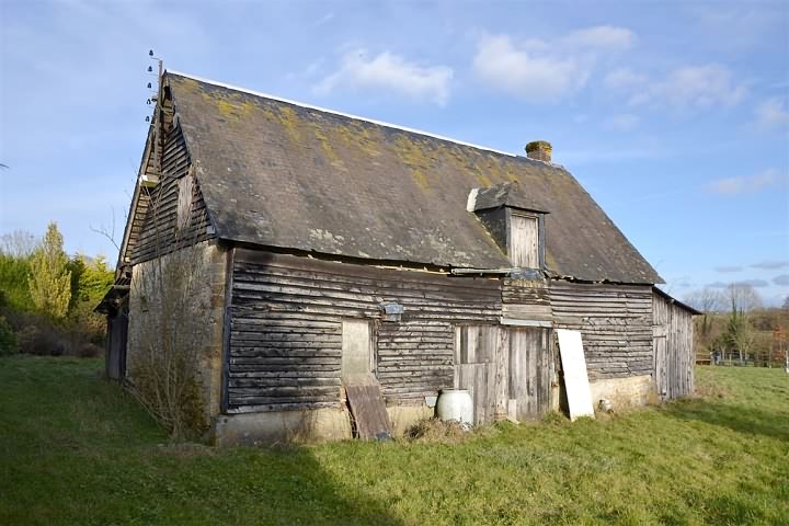 Barn to renovate near Cisai Saint Aubin