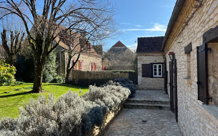 Maison en pierre de 4 chambres à vendre près de Dussac