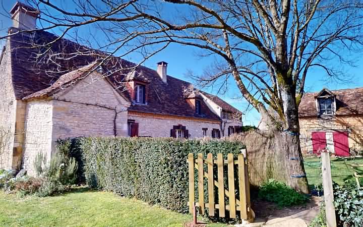 Maison en pierre de 4 chambres à vendre près de Dussac