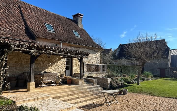 Maison en pierre de 4 chambres à vendre près de Dussac