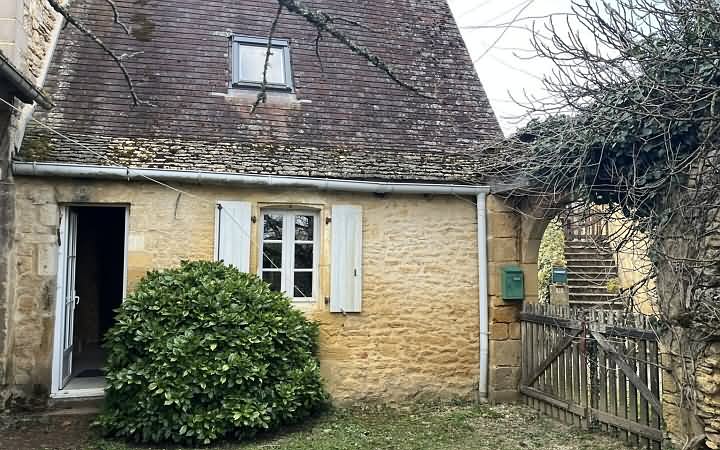 Maison en pierre de 4 chambres à vendre près de Aubas