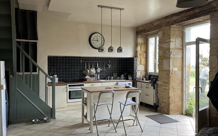 Maison en pierre de 4 chambres à vendre près de Aubas