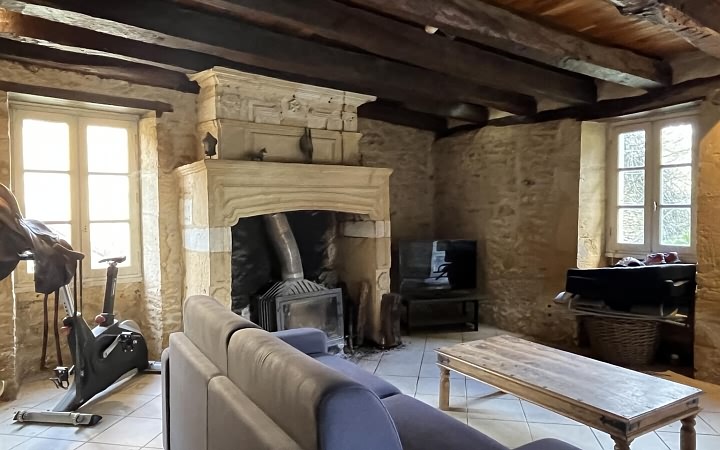 Maison en pierre de 4 chambres à vendre près de Aubas