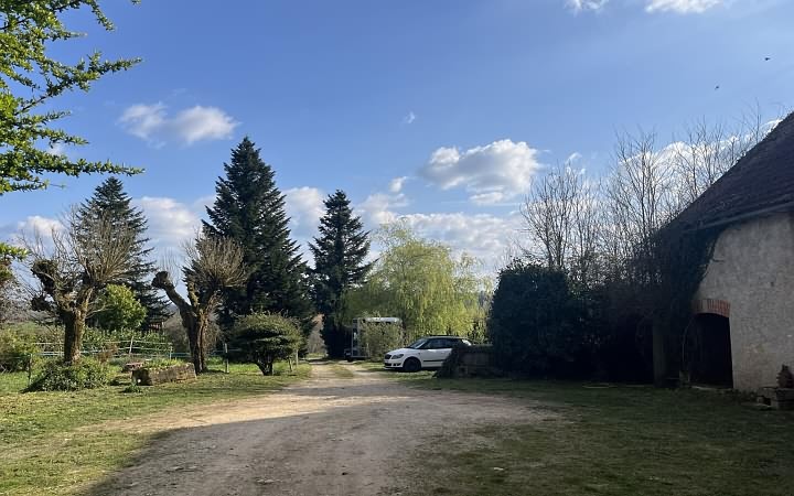 Maison en pierre de 4 chambres à vendre près de Aubas