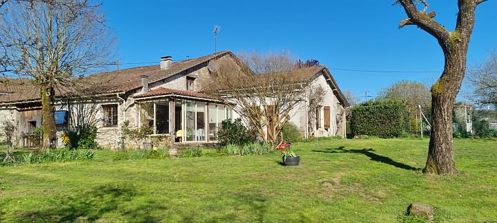 3 bed stone house for sale near Goulat