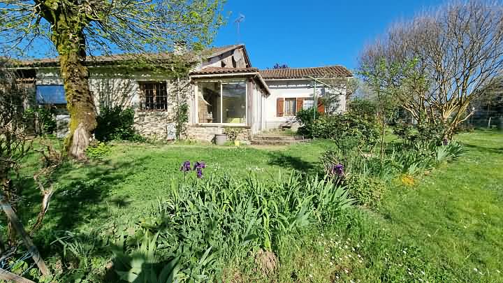 3 bed stone house for sale near Goulat
