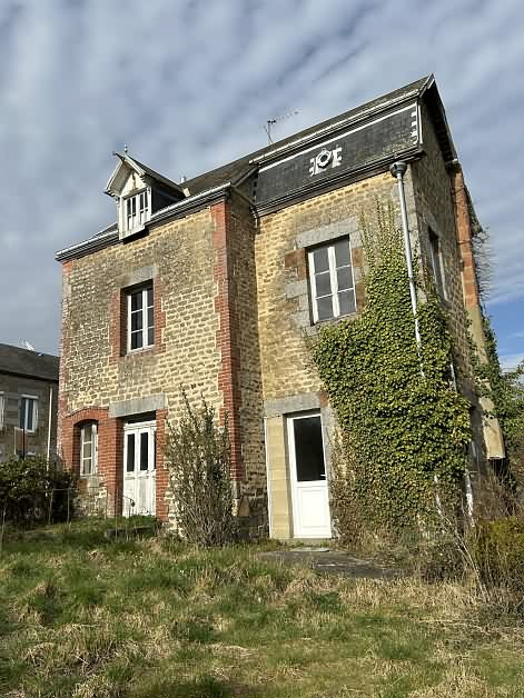 Stone house to renovate near Banvou